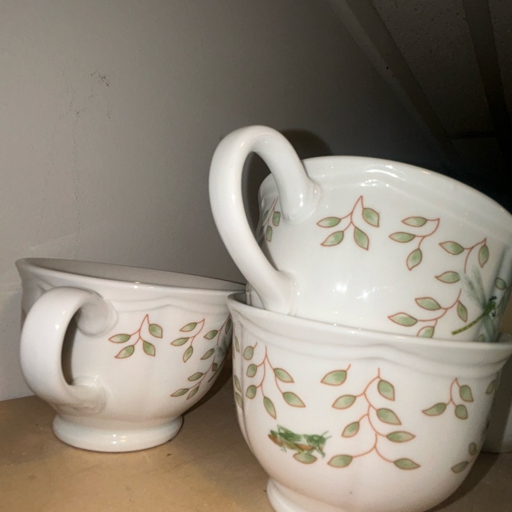 FOUR Elegant White Tea Cups with Leaf Design